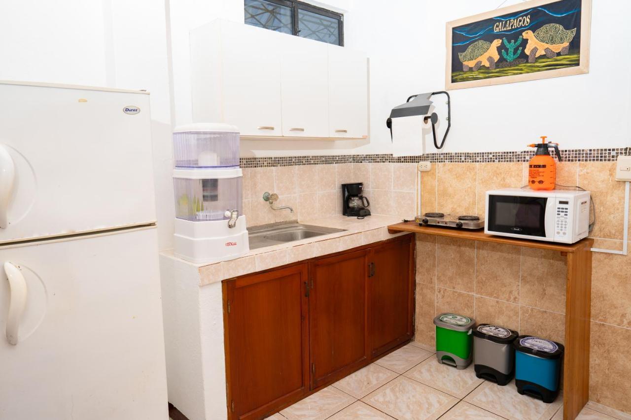Tintorera Guest House Puerto Ayora  Eksteriør bilde