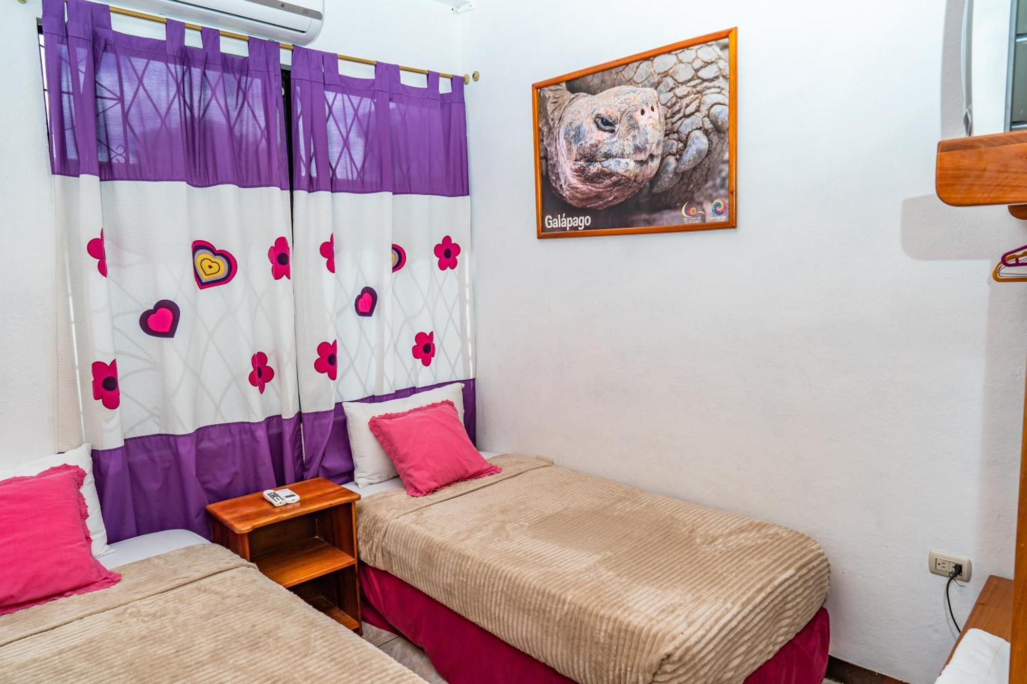 Tintorera Guest House Puerto Ayora  Eksteriør bilde